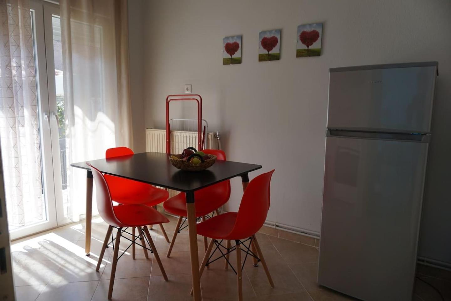 Seaside Family Apartment In Paralia Dionisiou Exterior foto